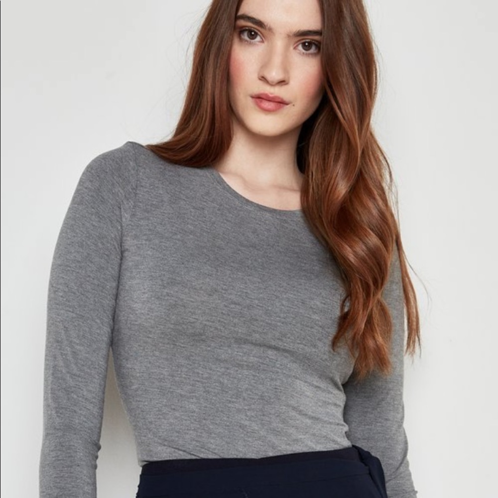 Like new super soft Tahari shirt